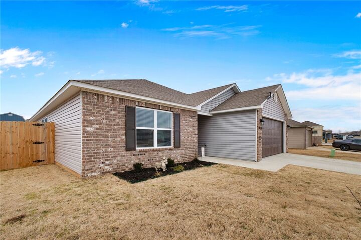 Property Photo:  2657 Reynolds Street  AR 72751 