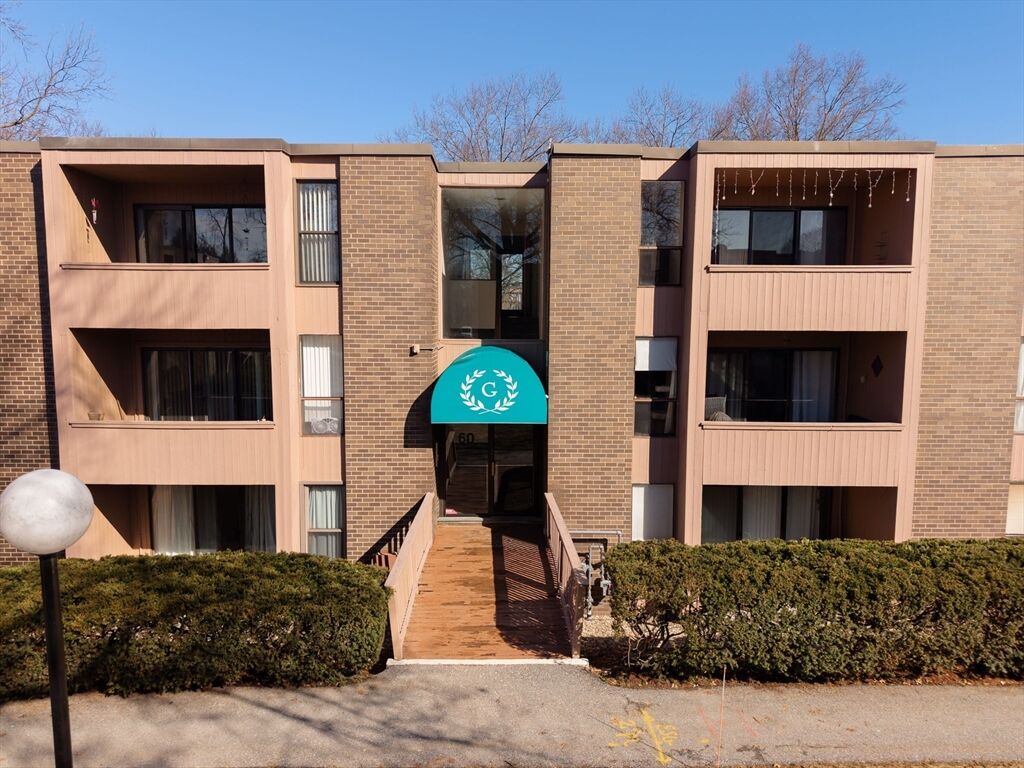 Property Photo:  60 Shrewsbury Green Dr B  MA 01545 