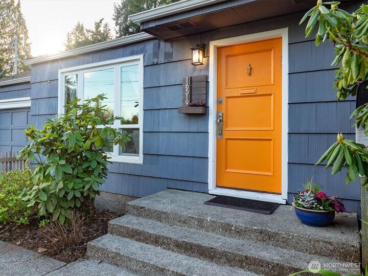 Property Photo:  16519  25th Avenue NE  WA 98155 