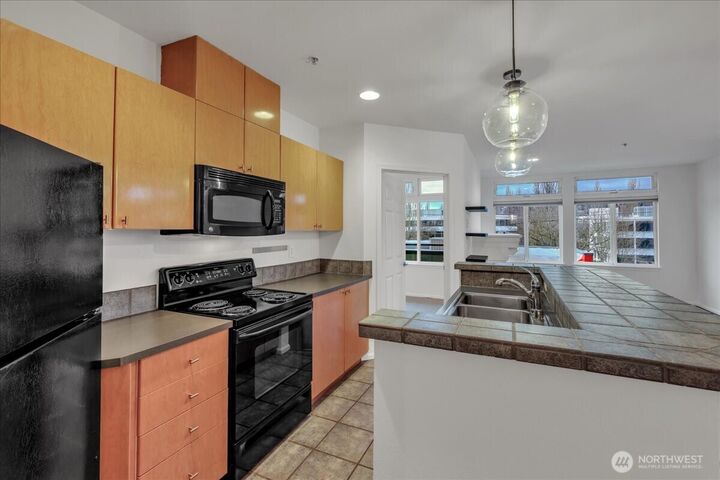 Property Photo: 18 Dravus Street 207 WA 98109