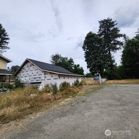 Property Photo:  13904  184th Avenue SE  WA 98059 