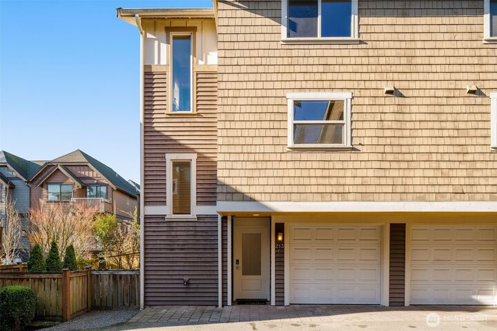 Property Photo: 213 N 39th Street C WA 98103