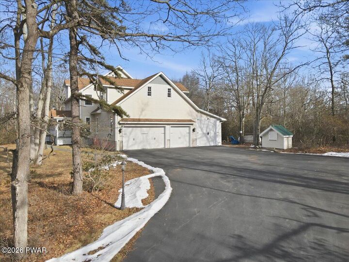 Property Photo:  302 Oneida Way  PA 18337 