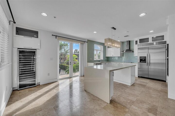 Property Photo:  61 Isle Of Venice Drive  FL 33301 