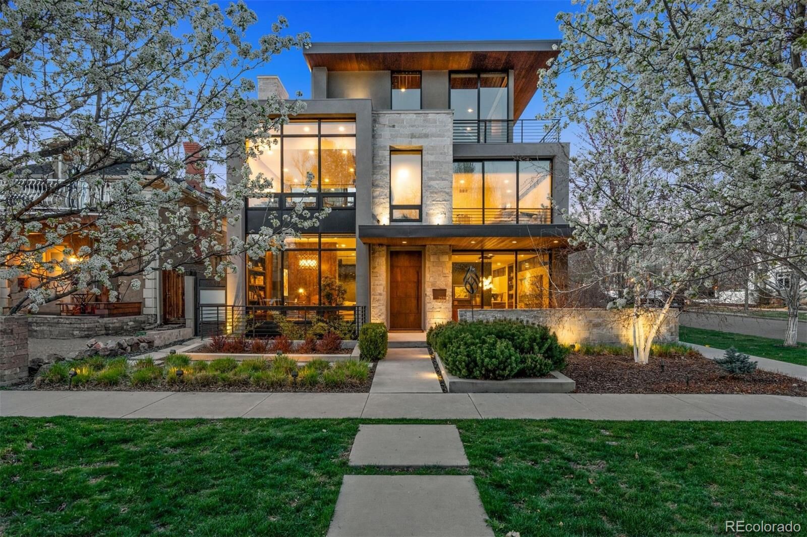 Property Photo: 2539 E 5th Avenue CO 80206