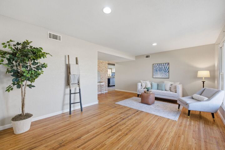 Property Photo:  1925 S Elizabeth St  KS 67213-3525 