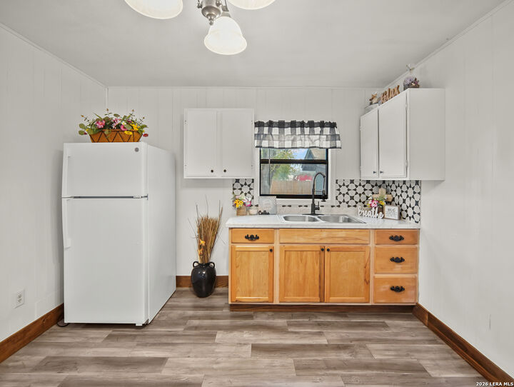 Property Photo:  429 Palo Alto  TX 78073 