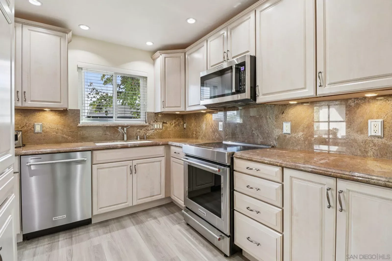 Property Photo:  6038 Cirrus St  CA 92110 