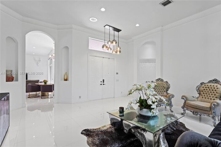 Property Photo:  1499 Victoria Isle Dr  FL 33327 