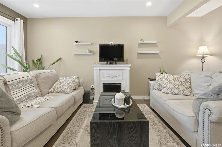 Property Photo:  1025 Kolynchuk Crescent  SK S7T 0X4 