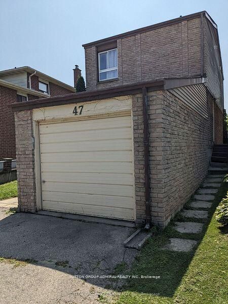 Property Photo: 47 Riviera Drive ON L4K 2H9