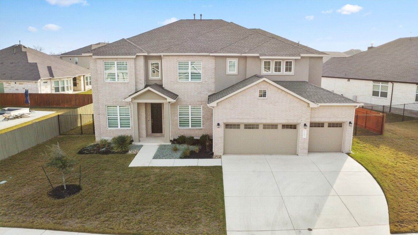 Property Photo:  213 Great Lawn Bend  TX 78642 