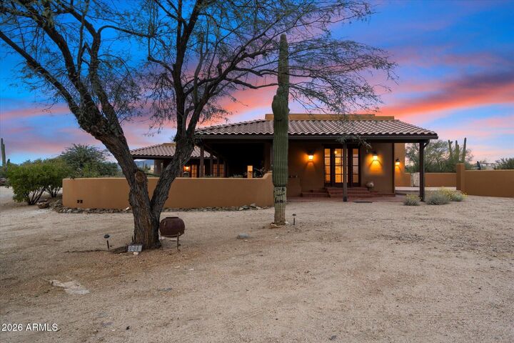 Property Photo:  8400 E Smokehouse Trail  AZ 85266 