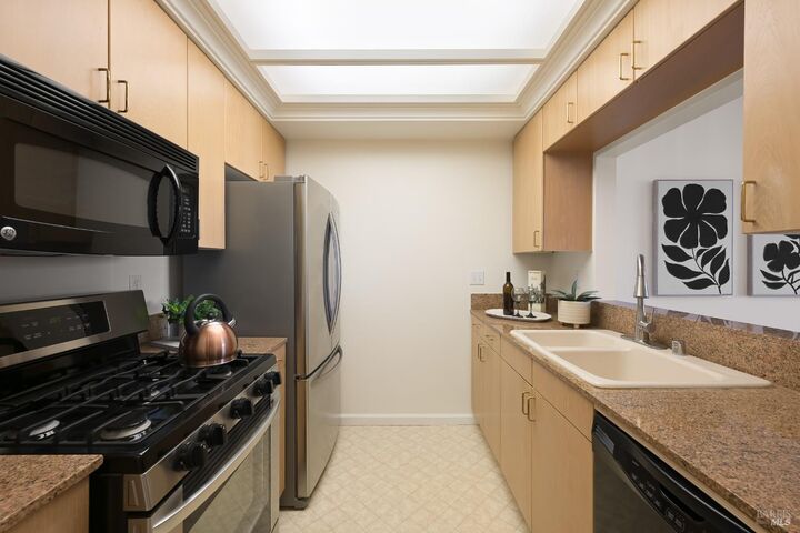 Property Photo:  200 Deer Valley Road 2G  CA 94903 