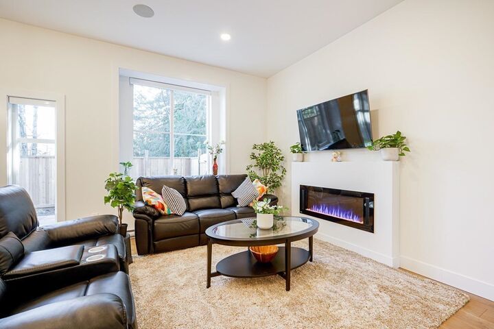 Property Photo: 5960 142 Street 17 BC V3X 1C8