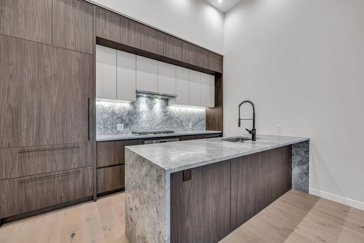 Property Photo: 2186 Gilmore Avenue 5105 BC V5C 0N7