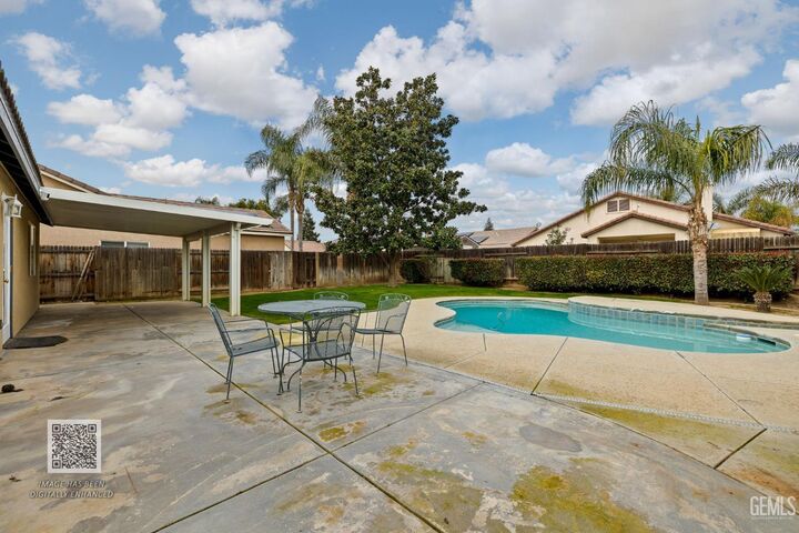 Property Photo: 11012 Snowcreek Falls Avenue CA 93312