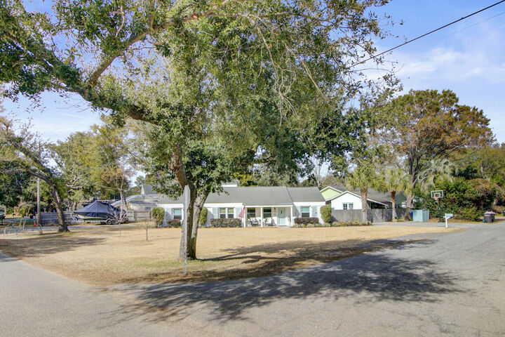Property Photo:  8 Vincent Drive  SC 29464 