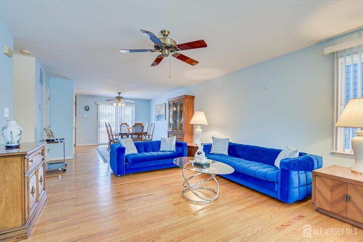 Property Photo:  6 Mulberry Lane 6  NJ 08840 