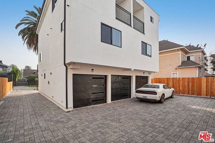 Property Photo:  1185 Leighton Ave  CA 90037 