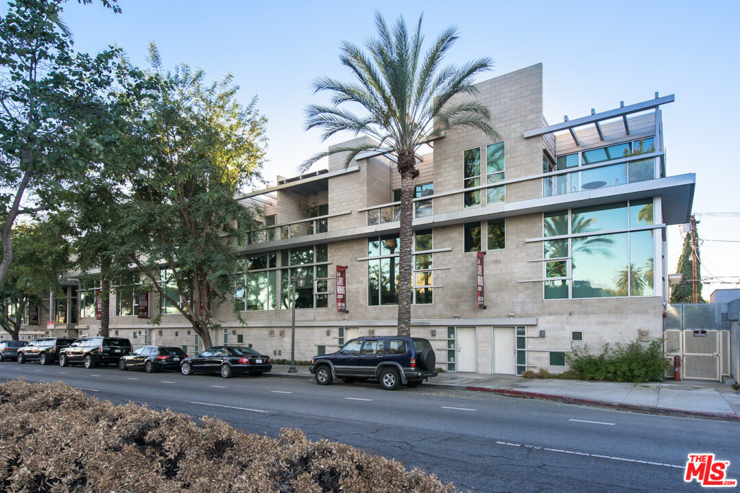 Property Photo:  717 N Highland Ave  CA 90038 