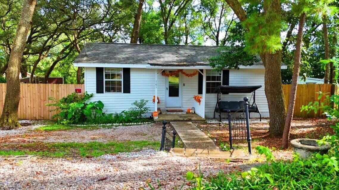 Property Photo:  101 3rd Street  FL 32578 