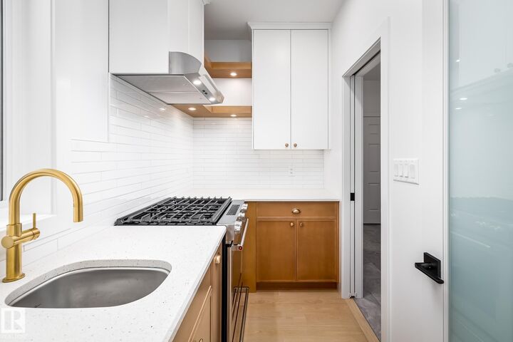 Property Photo:  4640 Chegwin Wynd SW  AB T6W 4A8 