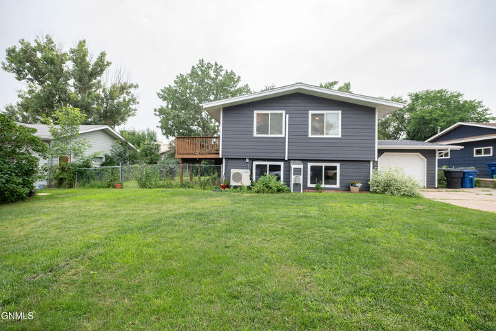 Property Photo:  1469 2nd Avenue E  ND 58601 