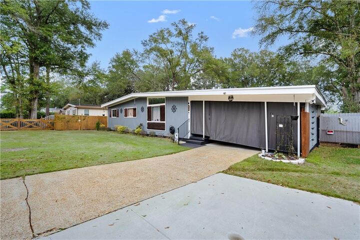 Property Photo:  2004 Beau Terra Drive W  AL 36618 