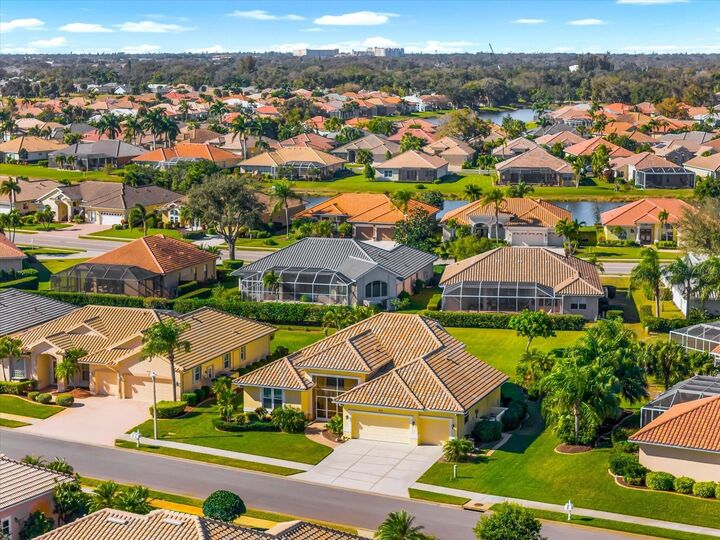 Property Photo:  615 May Apple Way  FL 34293 