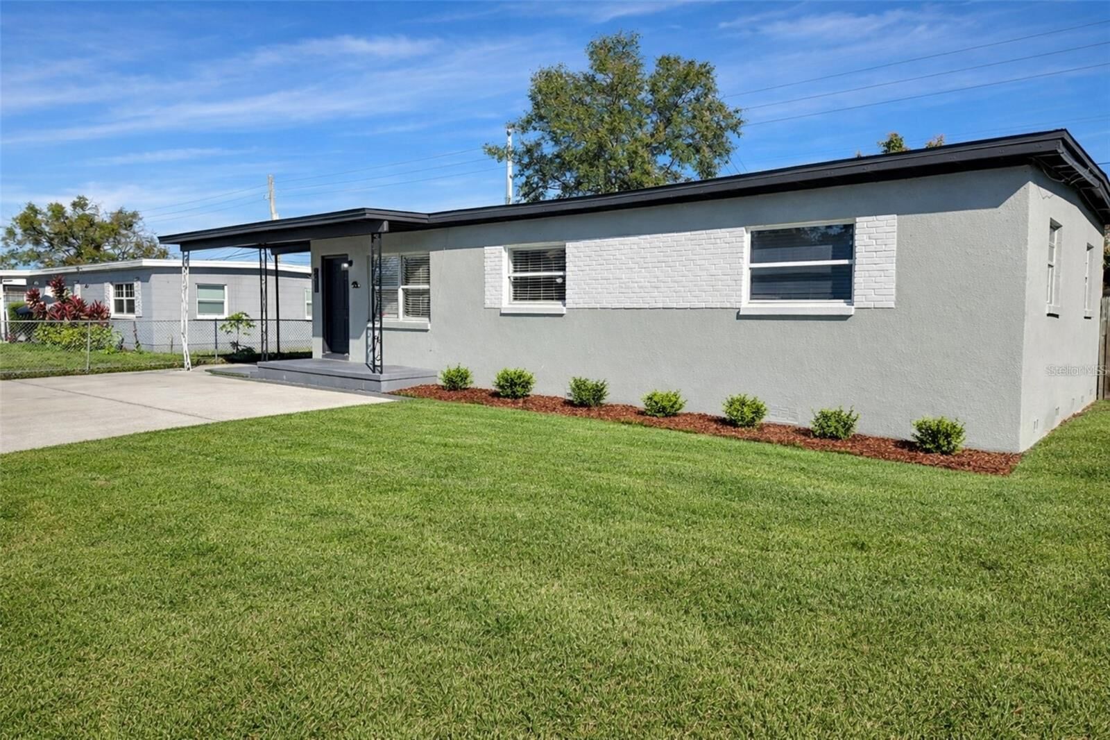 Property Photo:  821 S Solandra Drive  FL 32807 