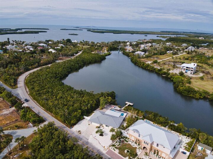 Property Photo: 910 Bayshore Drive FL 34250