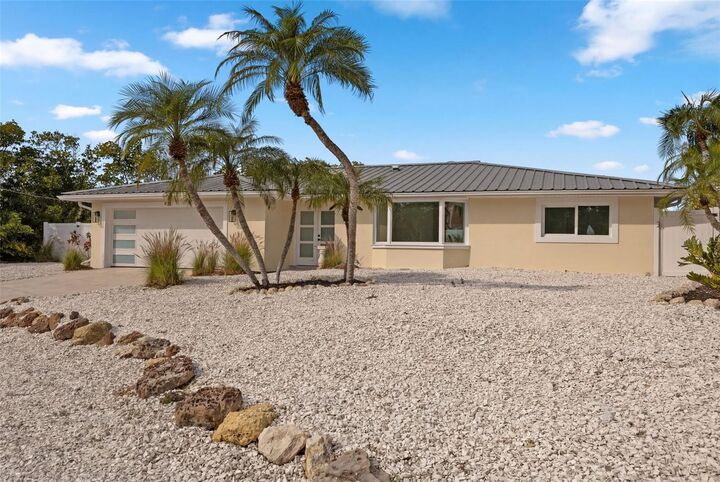 Property Photo:  910 Bayshore Drive  FL 34250 