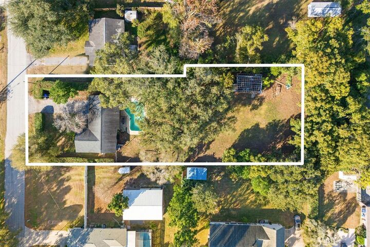 Property Photo:  509 S Oakwood Avenue  FL 33511 