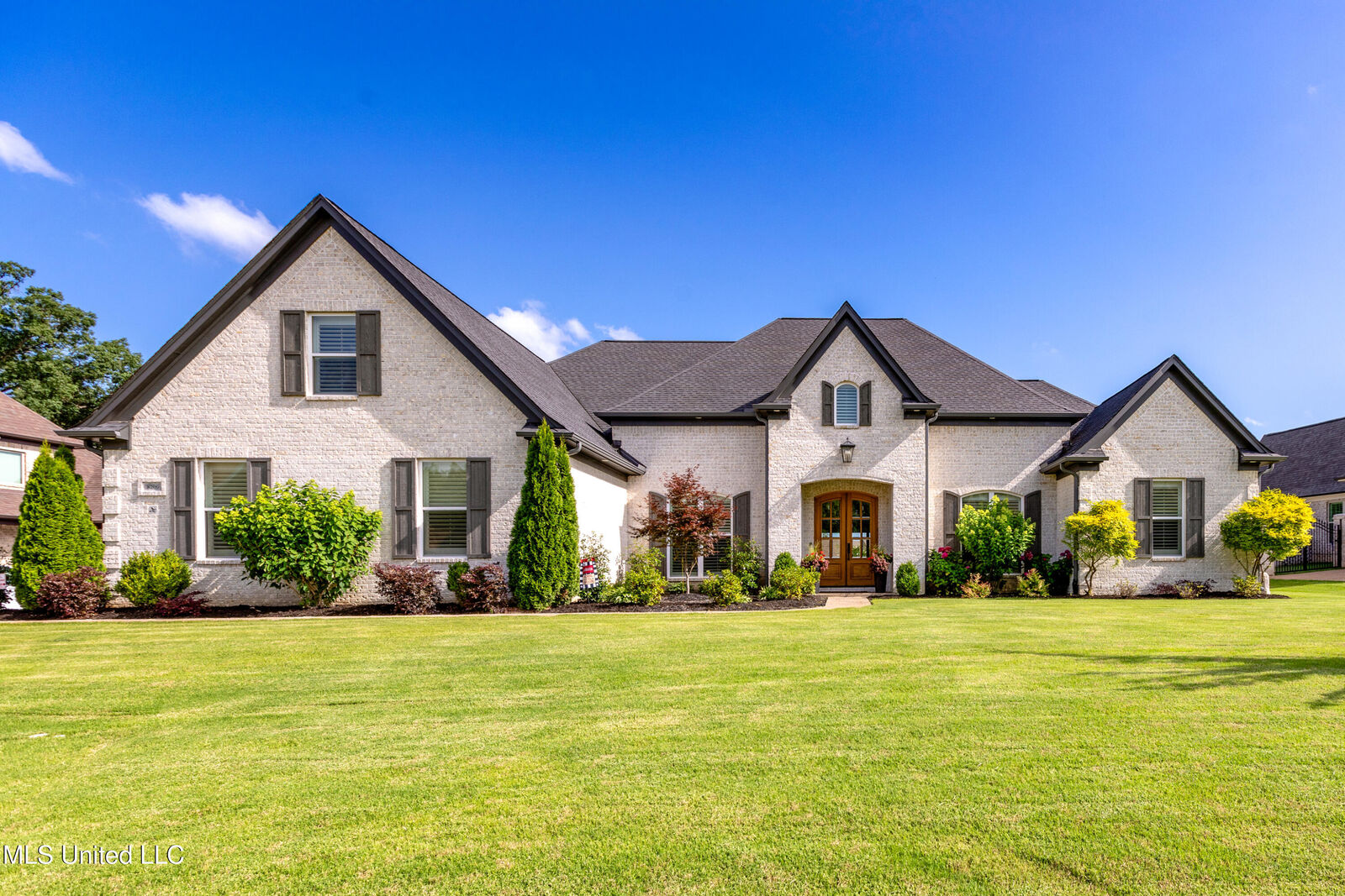 Property Photo: 8209 Waterfall Way MS 38654