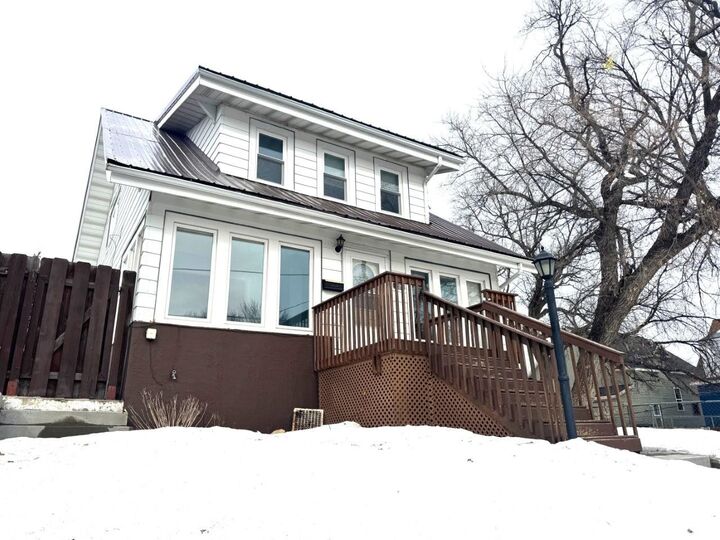 Property Photo:  209 8th Ave SE  ND 58701 