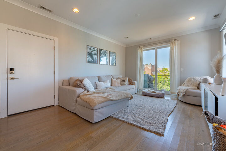 Property Photo:  457 N Aberdeen Street 4N  IL 60642 