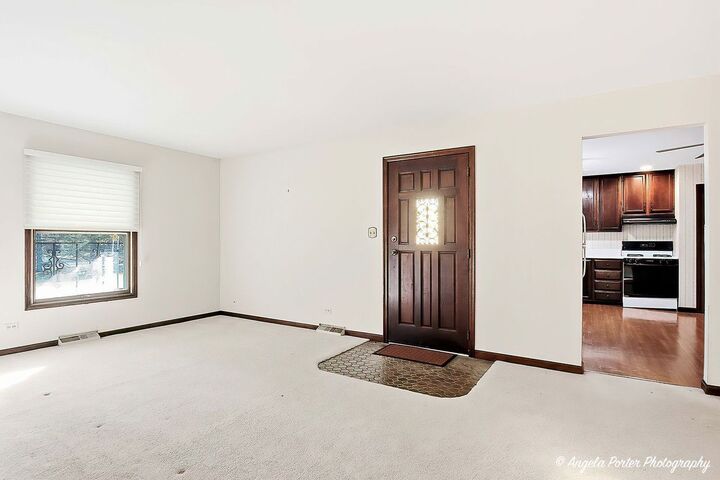 Property Photo:  26140 N Ann Court  IL 60084 