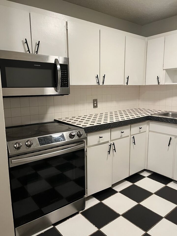Property Photo:  441 Harding Place B2  TN 37211 