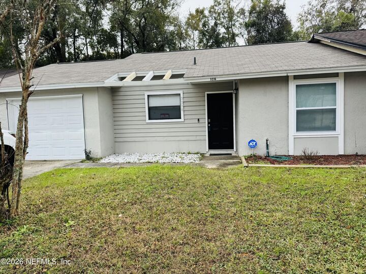 Property Photo:  3236 Meadowlea Circle N  FL 32218 