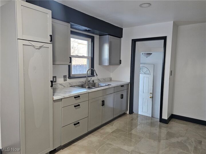 Property Photo:  4063 E 148th Street  OH 44128 