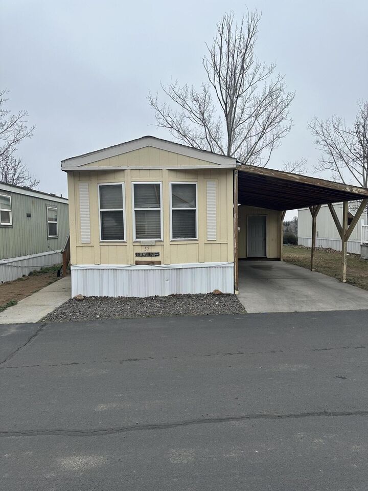 Property Photo:  450 SW Roosevelt Street Unit 57  OR 97741 