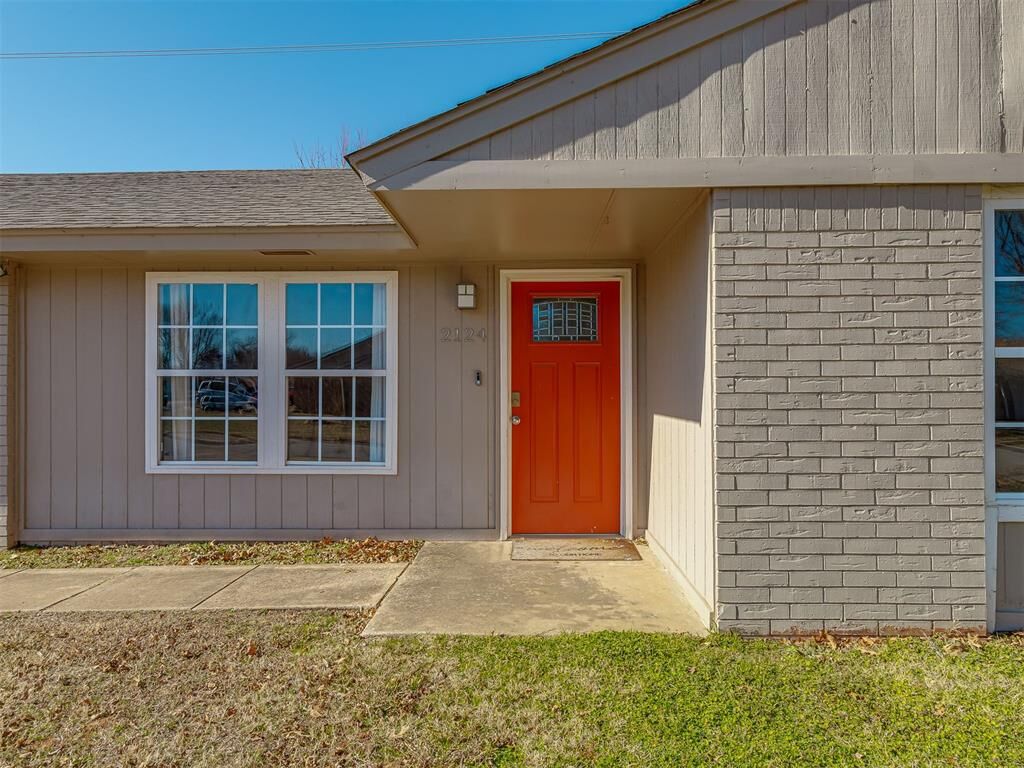 Property Photo: 2124 Oakside Drive OK 73071