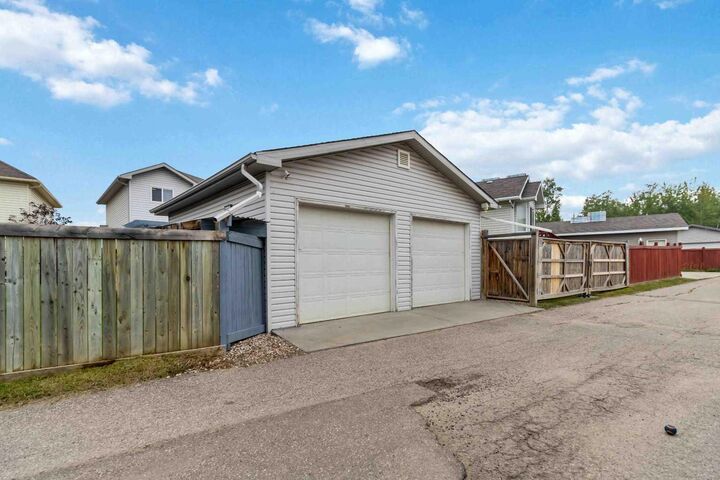 Property Photo:  178 McDougall Crescent  AB T9K 2P7 