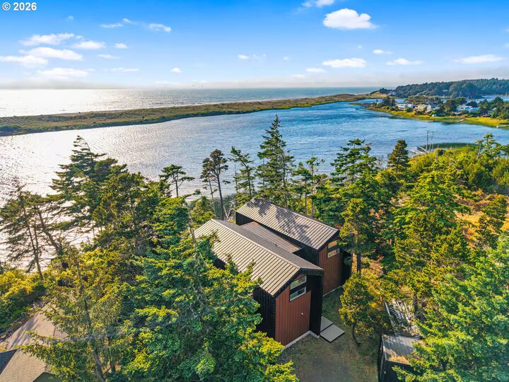 Property Photo: 1170 Thirteenth OR 97465