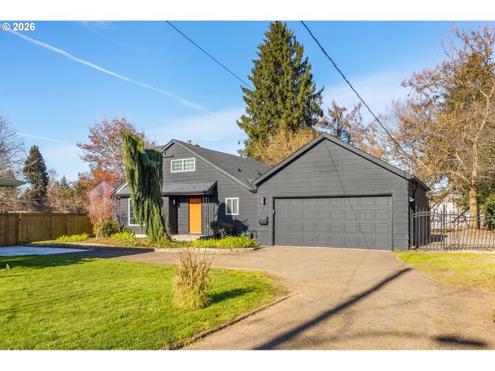 Property Photo:  3745 SE Drake St  OR 97222 