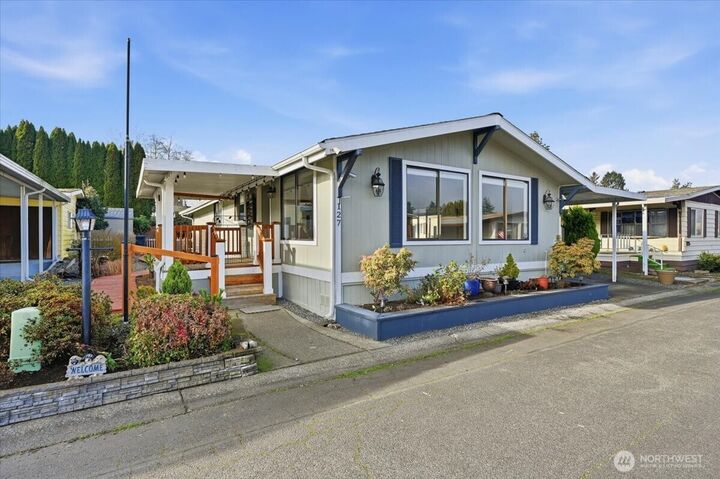 Property Photo:  1402  22nd Street NE 127  WA 98002 