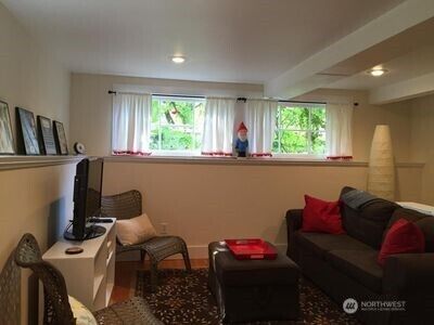 Property Photo:  342  16th Avenue E Lower  WA 98112 