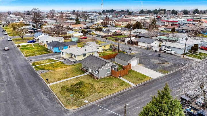 Property Photo:  1255 E Larch Street  WA 99344 