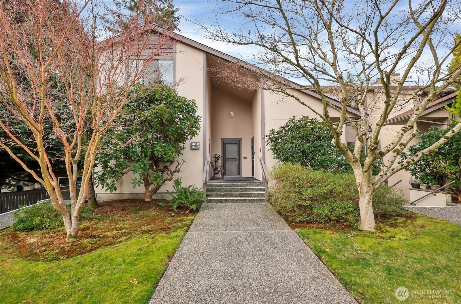 Property Photo:  1610 NE 140th Street N3  WA 98125 